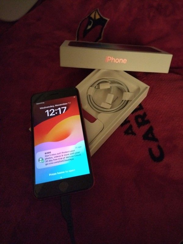 The NEW iPhone SE 64GB Verizon Wireless in (PRODUCT)RED is a sleek and powerful smartphone by Apple. Featuring a Hexa Core Apple A15 Bionic chipset an