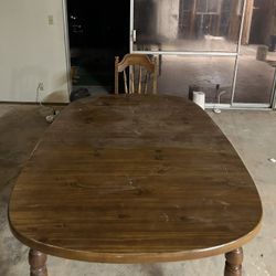 Country Victorian Table With 4 Chairs
