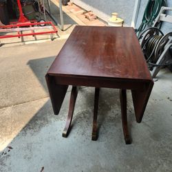 Vintage Table With 3 Leaves And 4 Chairs