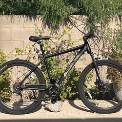 27.5” Wheel Mountain Bike , Large Frame, Disc Brakes, Excellent Condition