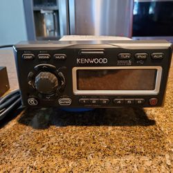 Marine stereo Kenwood (W/sub Out)