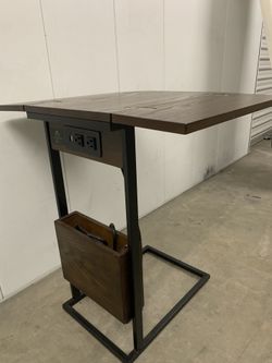Tainoki Foldable End Table with Charging Station