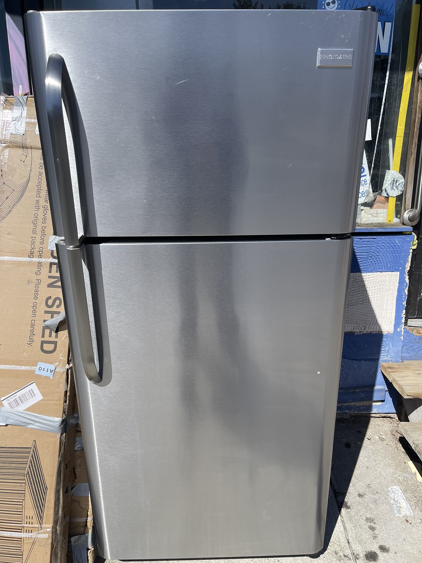 18.3 Cu Ft TopFreezer Stainless Steel Frigidaire Refrigerator FOR SALE!!!!