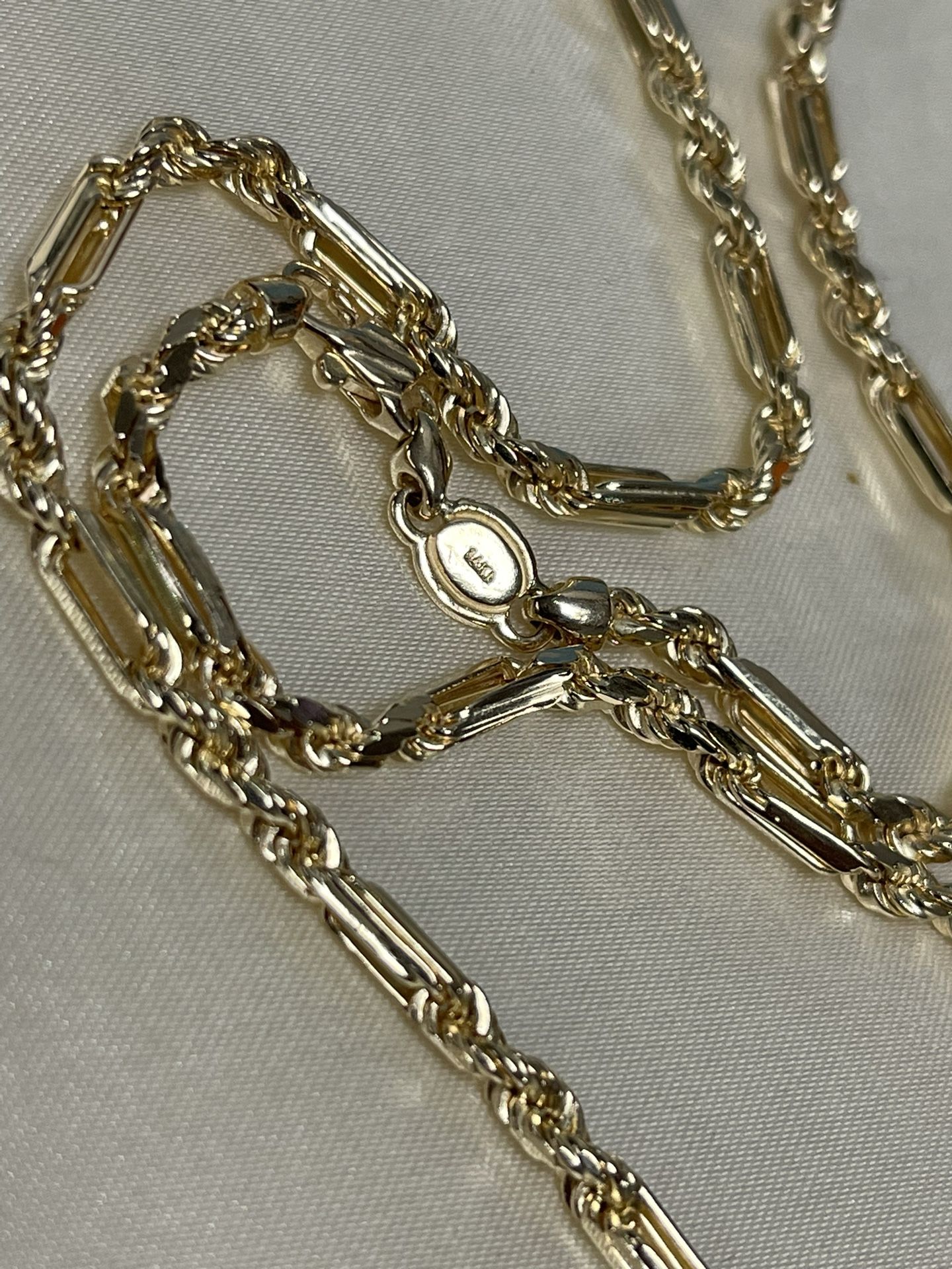 20 Inch 14 Karat Italian Gold Necklace 18.8 Grams Weight About 1/2 Ounce