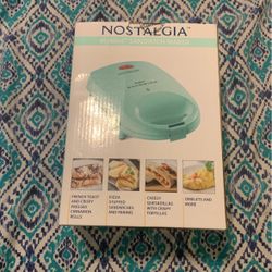 NOSTALGIA SANDWICH MAKER $6 NEW IN BOX 