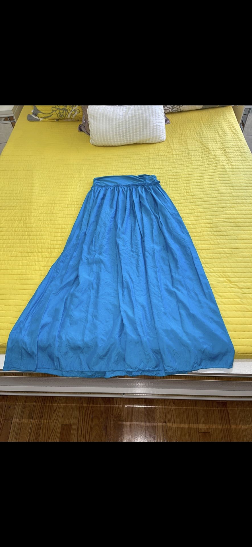 Saks Fifth Avenue Crinkle Maxi Skirt Womens Medium Stretch Blue, Size Medium Stretch , Good Conditions Used Once
