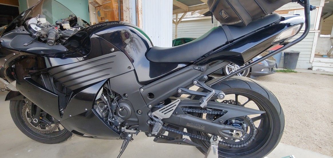 Mini Motorcycles For Adults New Ray 1/12 Scale Kawasaki ZX