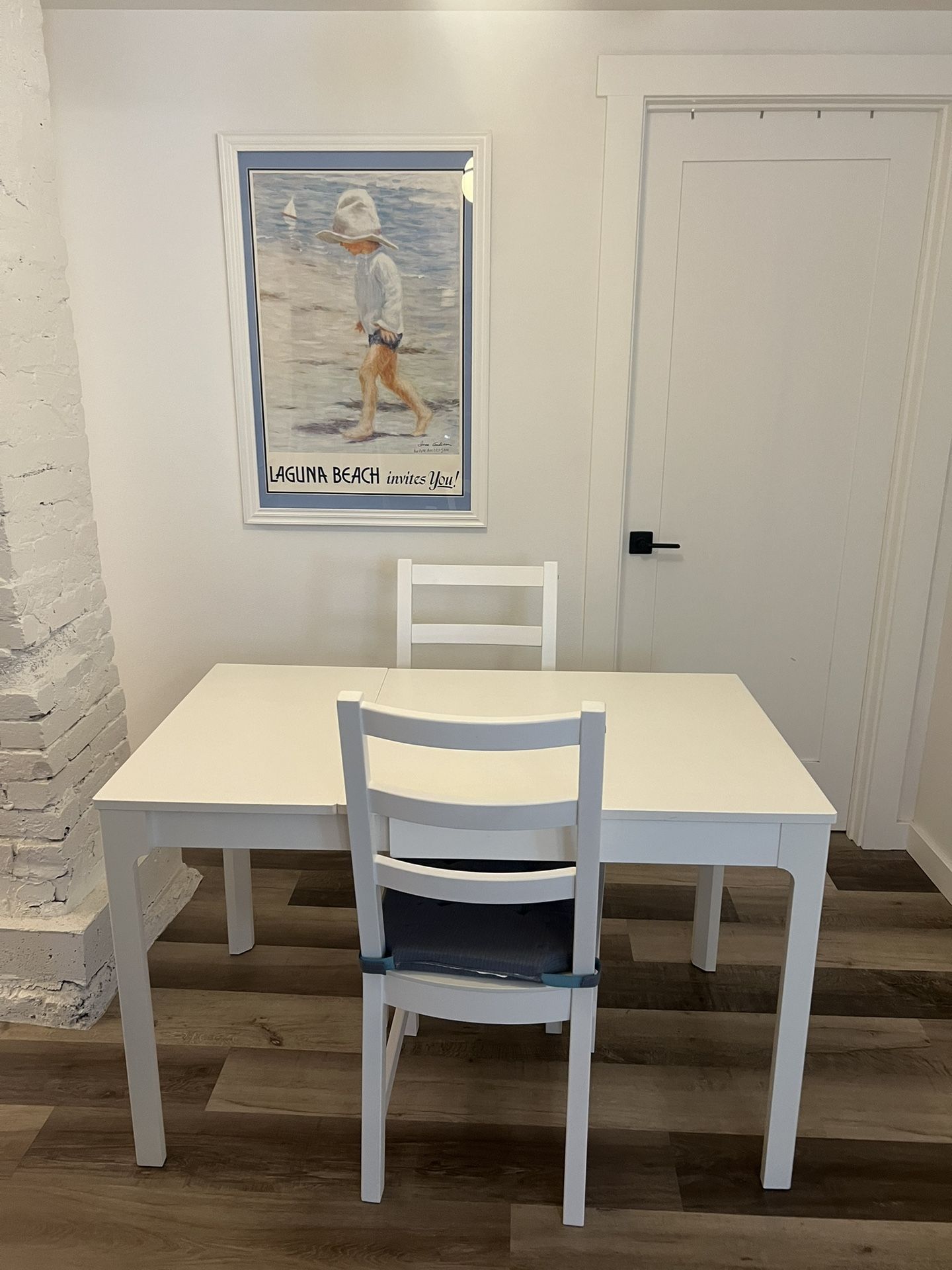 Expandable Kitchen Table & 2 Chairs
