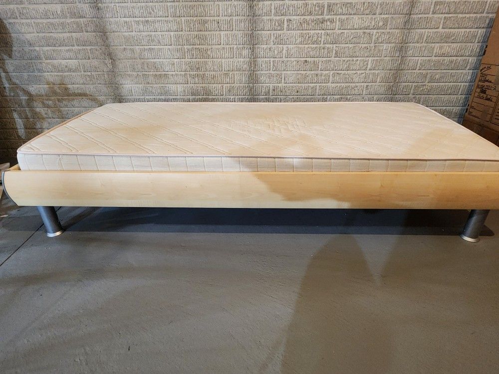 Twin bed with adjustable slatted frame