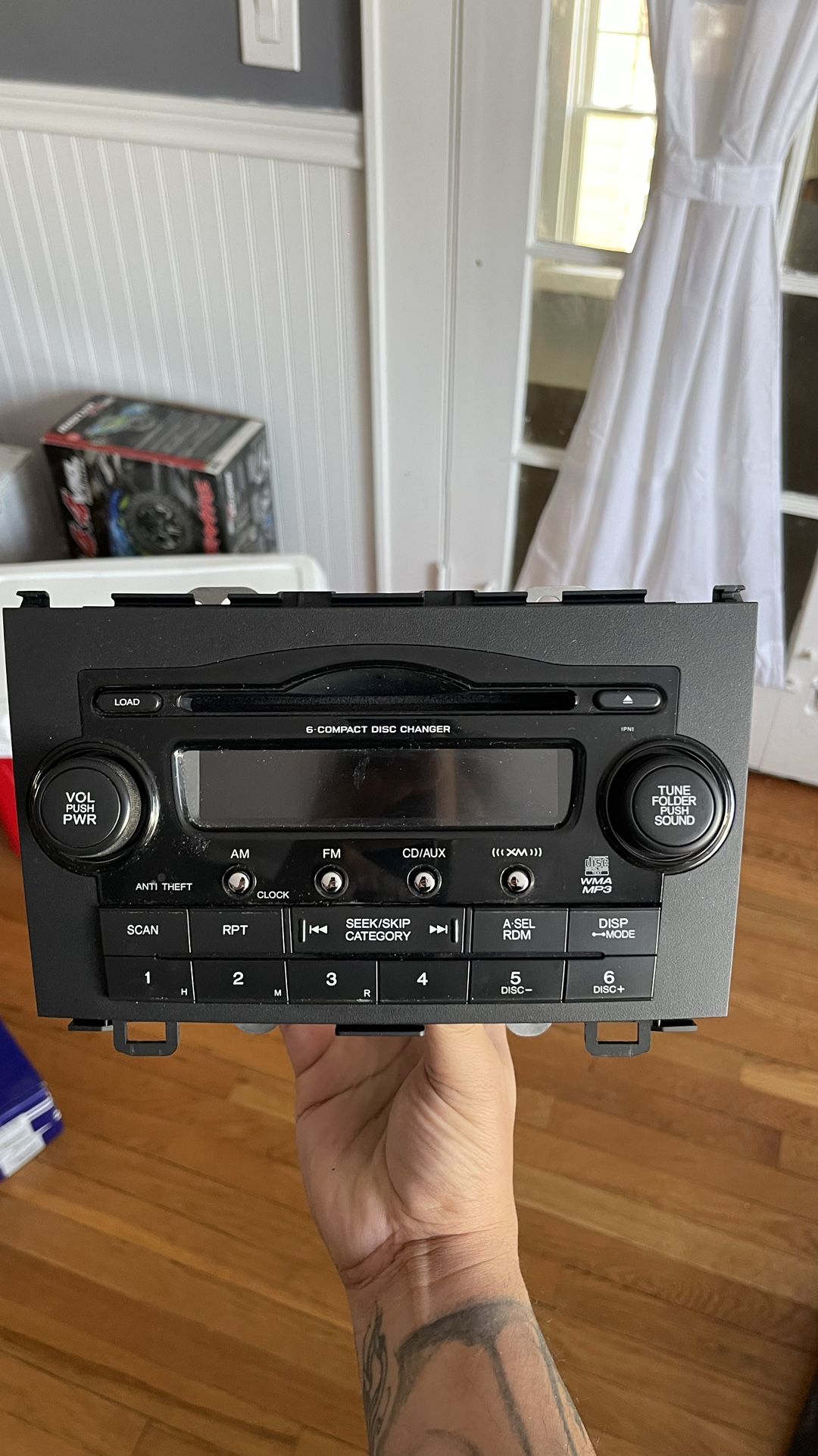 2008 2009 Honda CR V AM FM Radio 6 CD Disc XM Satellite Player 39100 SWA A100