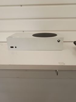Digital Xbox series s with controller and cords