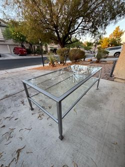 Coffee Table w/ matching side table (well made)