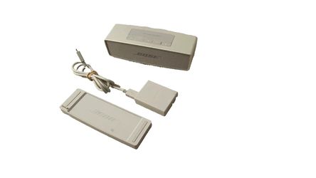 BOSE Soundlink Mini II Bluetooth Speaker + Limited Special Edition Silver Cradle