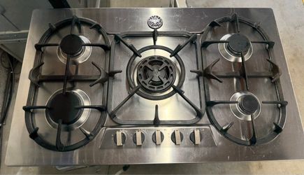 Bertazzoni 36” 5-Burner Gas Cooktop – Stainless Steel – $700 OBO