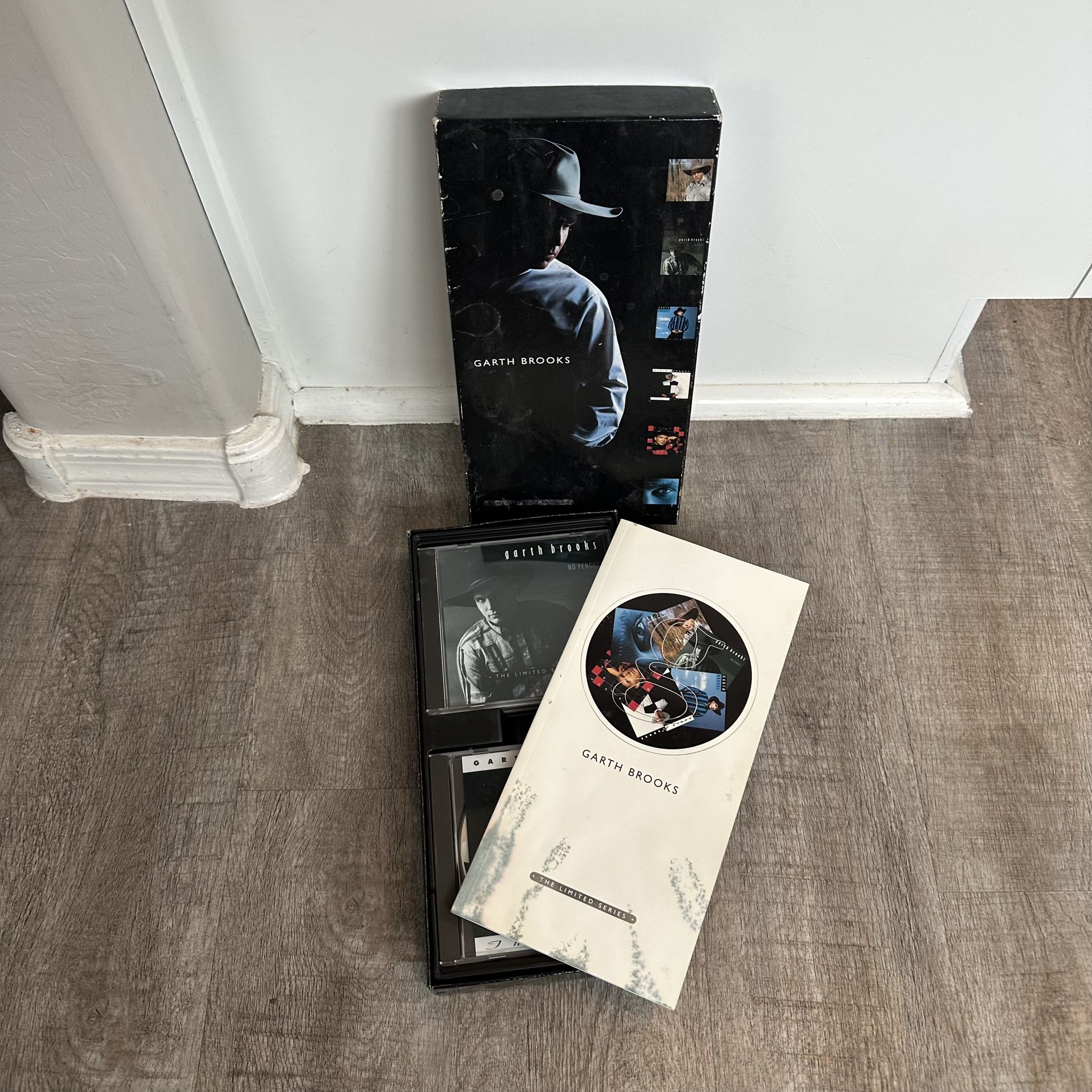 GARTH BROOKS THE LIMITED SERIES COLLECTIBLE BOX SET WITH BOOK & 6 CDs