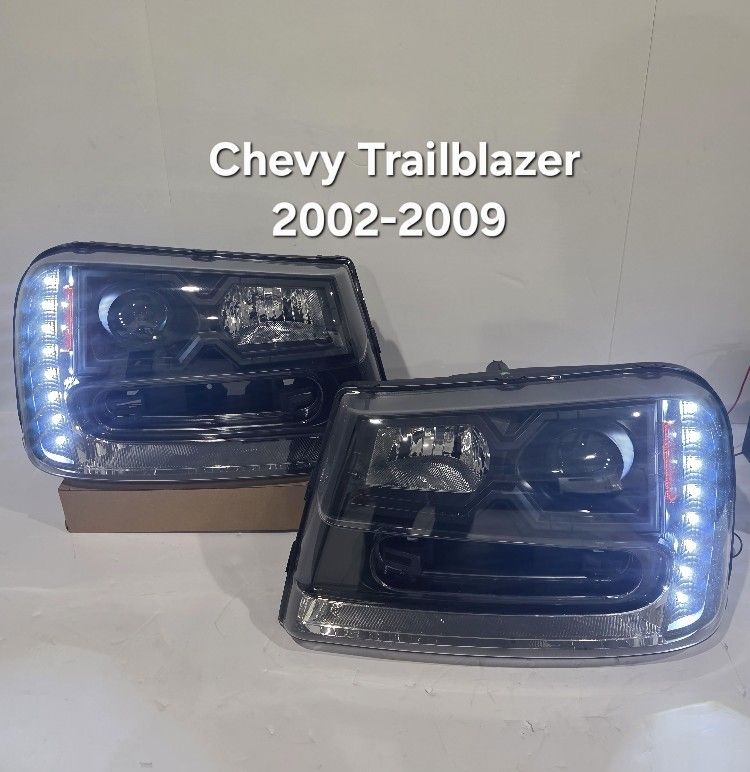 Chevy Trailblazer 2002-2009 Headlights