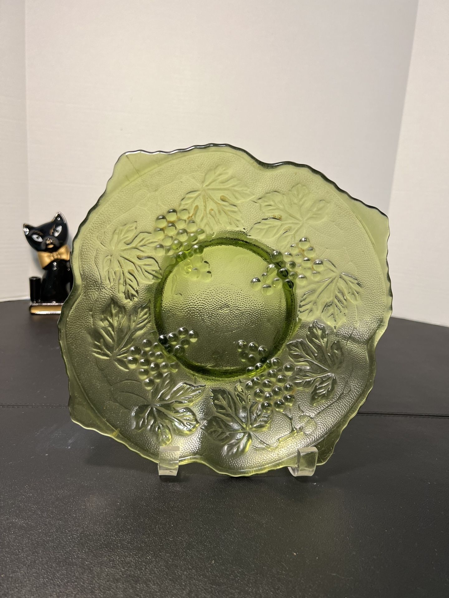 Anchor Hocking Vintage 1960's Avocado Square Footed Grape Leaf Serving Glass Bowl 9”