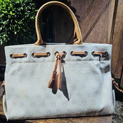 Dooney & Bourke Tote – She’s Classy, She’s Better Than Your Last Bag