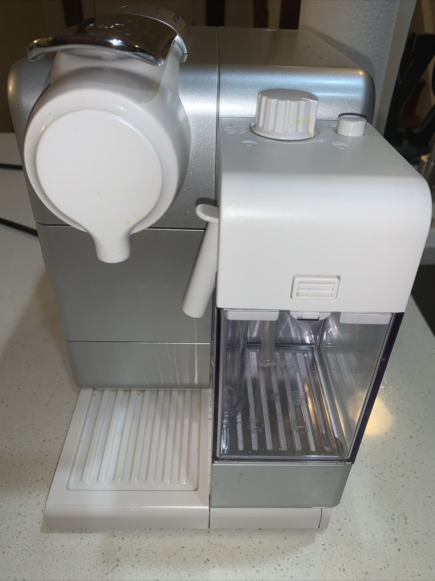 Nespresso Lattissima Touch Espresso Machine by De'Longhi, White