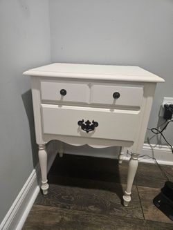 Night stand/ end table