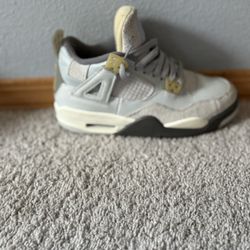 Barely Warn Jordan 4s Phantom Dust