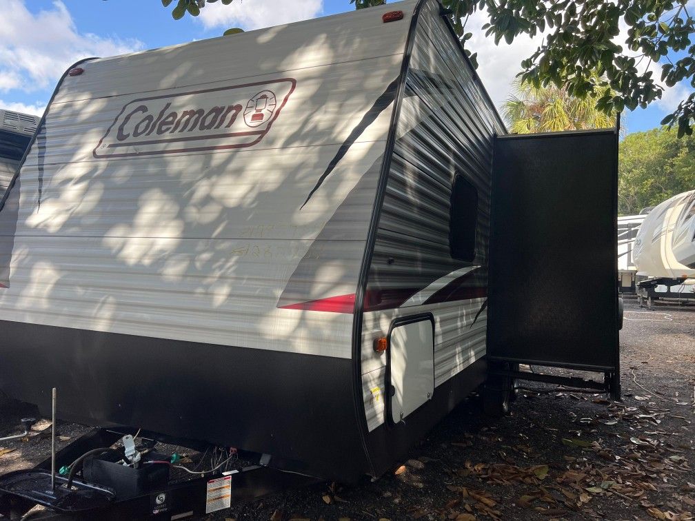 2020 COLEMAN 28FT