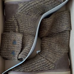 Classic Cardy Knit UGGS Boot - Size 6 
