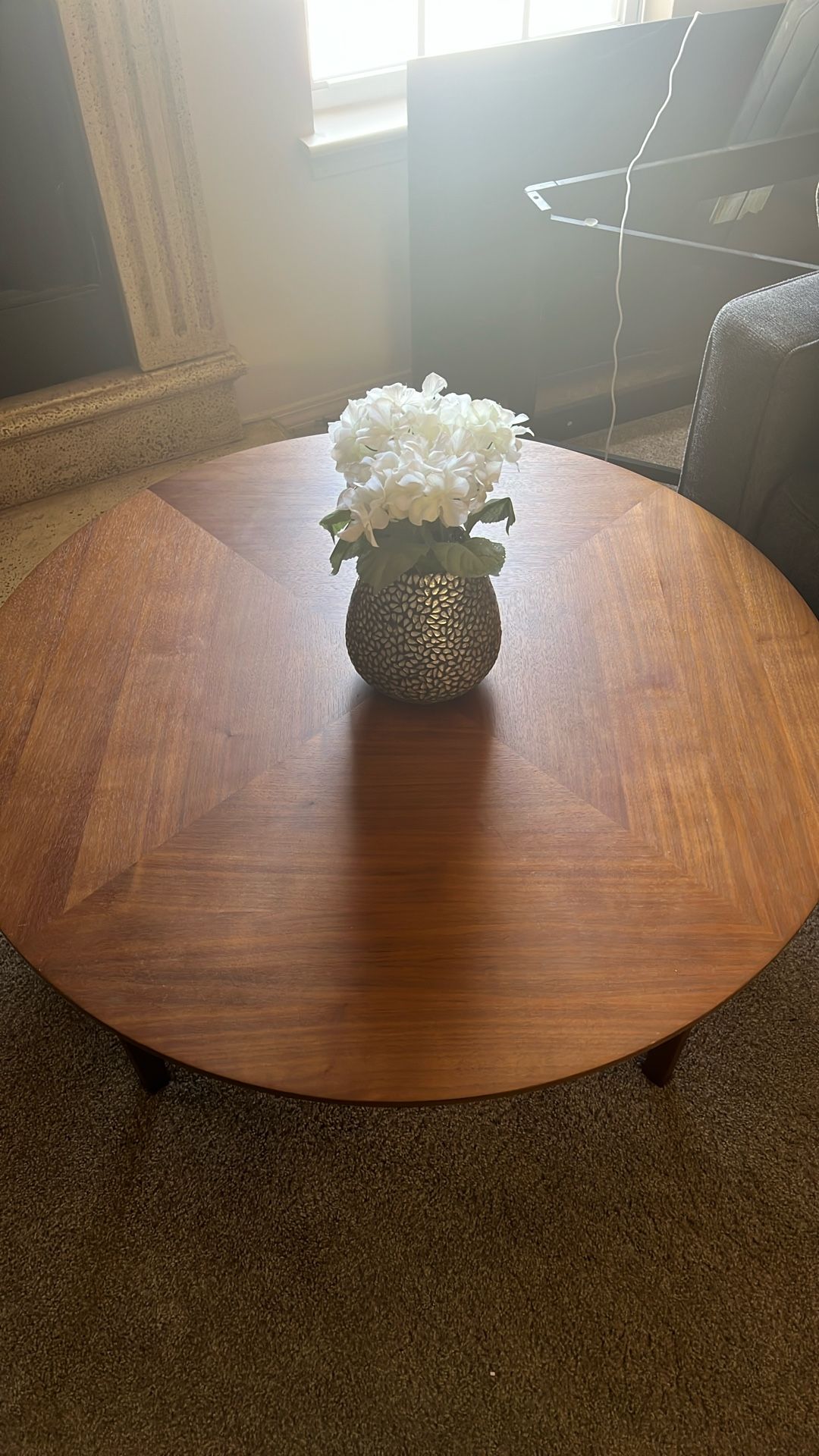 Coffee Table (vase Not Included)