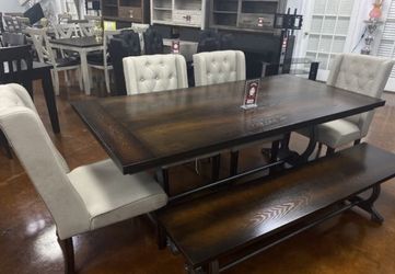 Dining table set