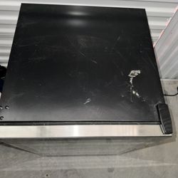 Insignia - 130-Can Beverage Cooler - Silver