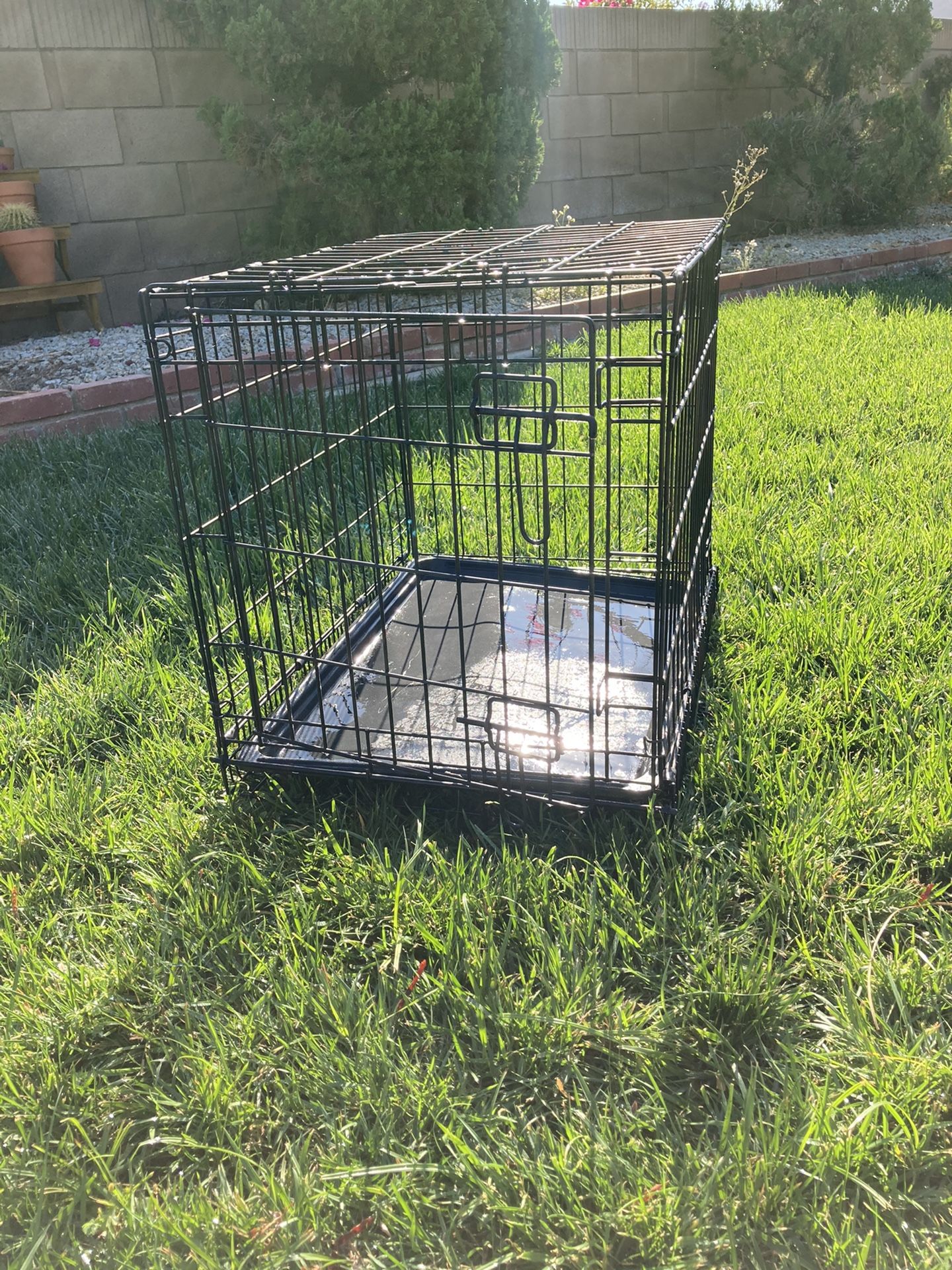 Dog - Pet - animal crate / cage small to medium pet