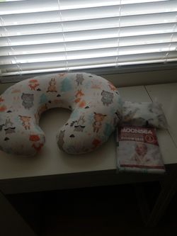 Nursing Pillow With Extra Cases