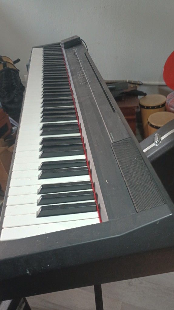 Keyboards Yamaha Digital Piano P-105