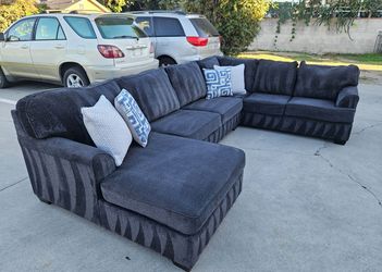 Beautiful U-Shape Sectional Sofa 💥 Free Delivery 💥