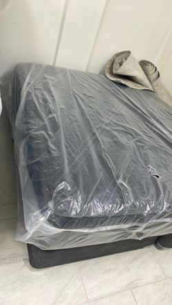 Cali king bed
