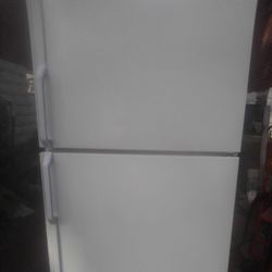 WHITE SPACE SAVER REFRIGERATORS IN BEAUTIFUL CONDITION 