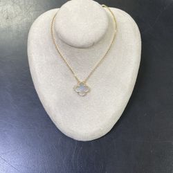 18k Gold Van Cleef  Style Clover Chain 
