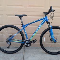 29"GT COMP BACKWOODS MENS MOUNTAIN BIKE M (M/L). LIKE NEW WITH FRESHLY TUNE UP 👌🏼