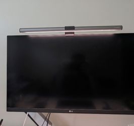 LG Monitor 27UK850 w/ arm