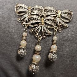 Vintage Silvertone Rhinestone And Faux Pearls Bow Brooch