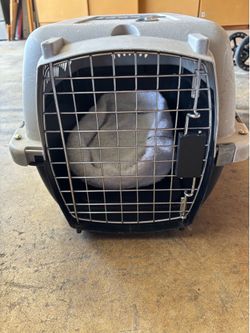 Dog/cat travel crate