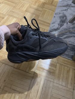 Adidas men’s Yeezy boost 700