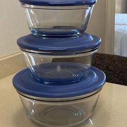 Set Of 3 Glass Bowls With Lids