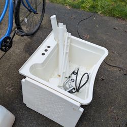 Laundry Sink / Utility Sink Work Center in White with Pull-Out Faucet in Chrome