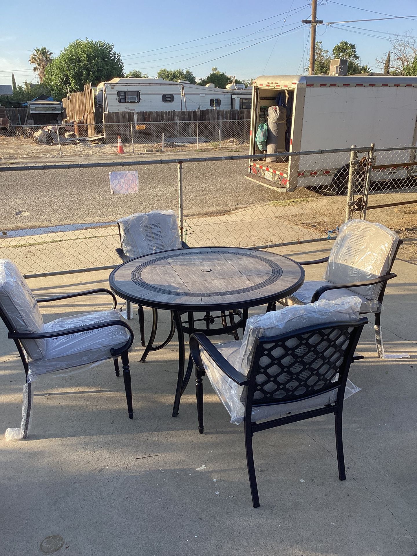 HAMPTON BAY 5 PIECES PATIO SET