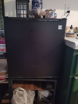 small Kenmore fridge w/small freezer