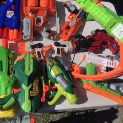 Bonche Grande De Nerf Guns And Assorted