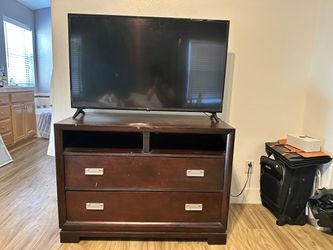 Dresser/Entertainment Center