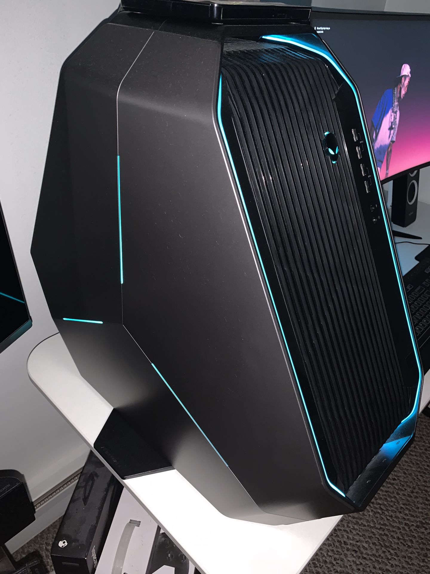 Alienware Area 51 with Curve Gaming Monitor