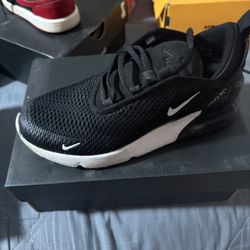 Nike 270 Size 2 Y
